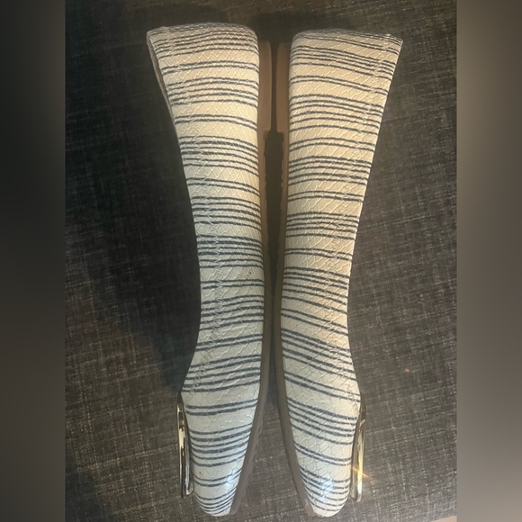 Tory Burch Flat - Picture 2 of 6